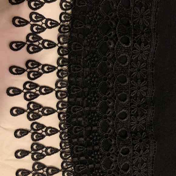 Black Summer Top W.Cutout Shoulders - Picture 2 of 5